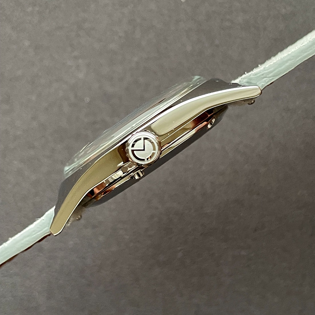 Merkur Watch Salmon Dial Watch - Omega Watch Constellation 评论和价格